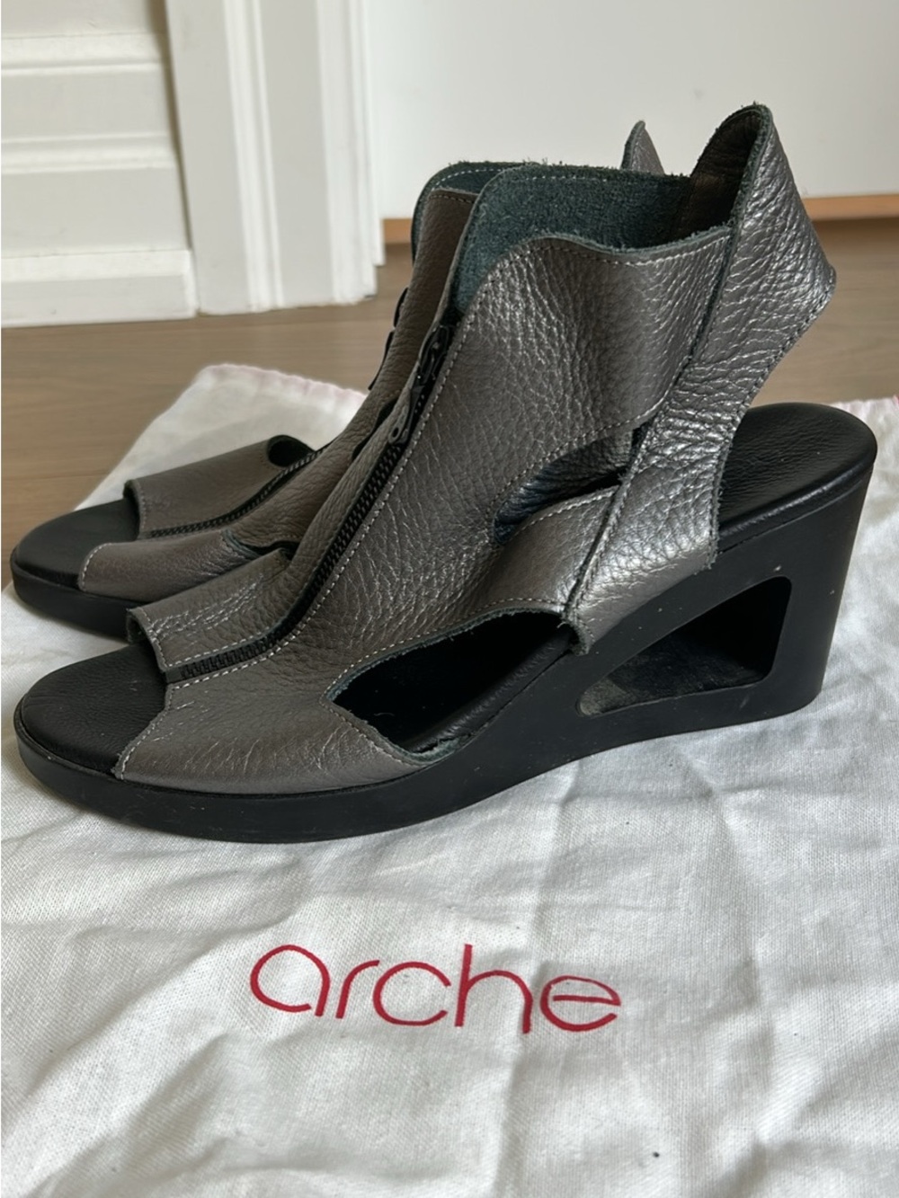 Arche Metallic Pewter Leather Cutout Wedge Sandals size 7